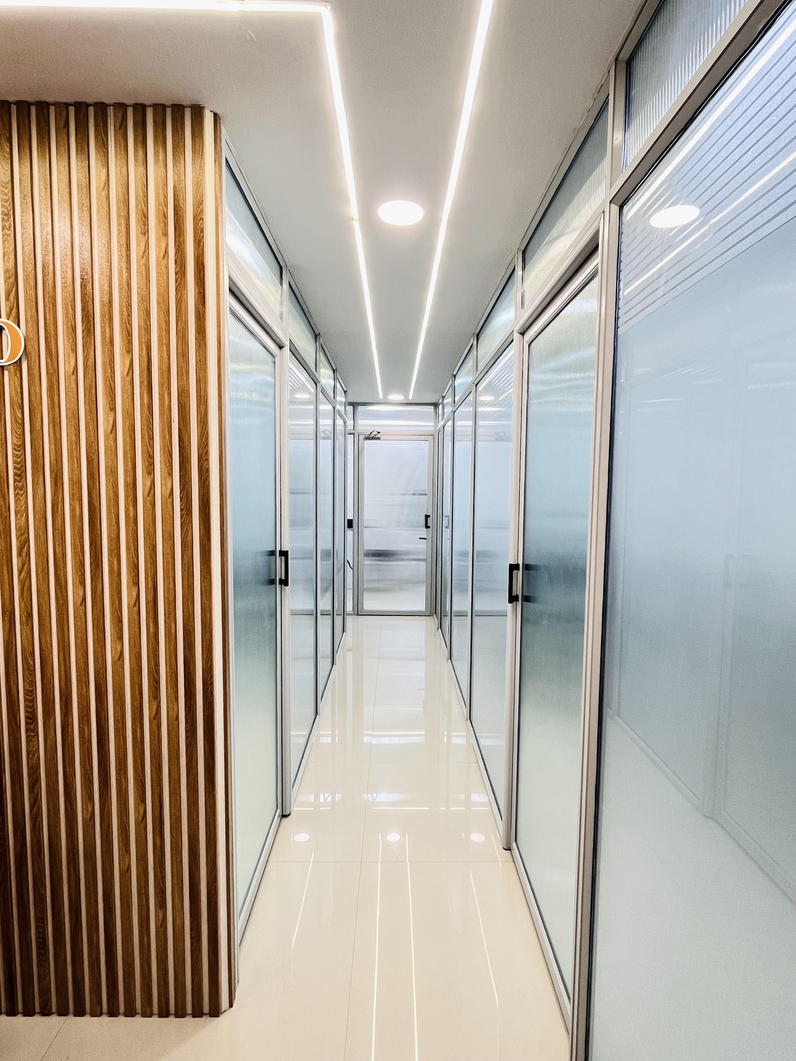 SkinSio Gallery - Clinic Hallway